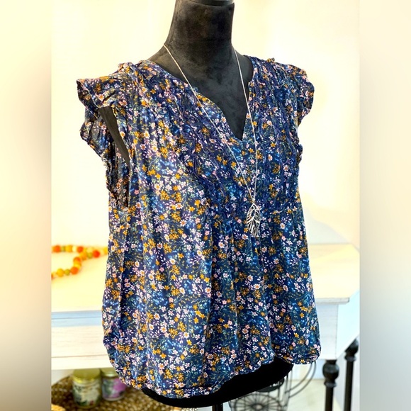 Floral Navy Blouse 🌺 - Picture 6 of 7